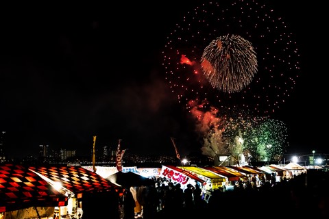 Festival feu d'artifice Naniwa Odogawa Osaka Japon