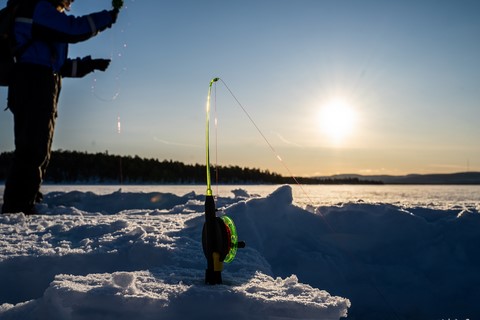 Laponie Finlandaise Inari Pêche sur glace et motoneige