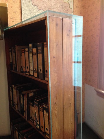 Bibliothèque cachant la porte de l'annaxe Maison d'Anne Frank Amsterdam