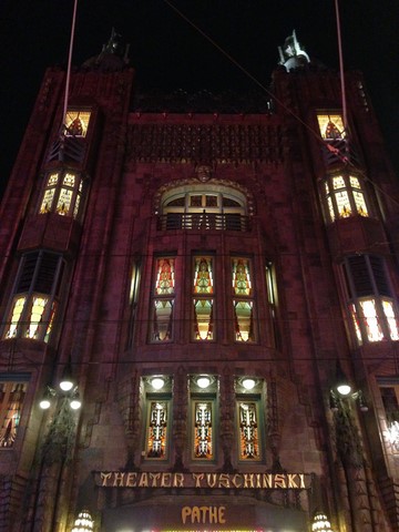 Le cinéma Tuschinski de nuit Amsterdam