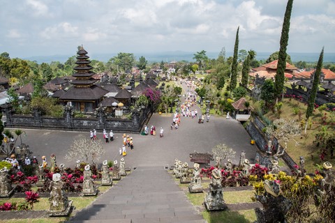 Arrivée des Balinais Besakih Temple Bali Indonésie
