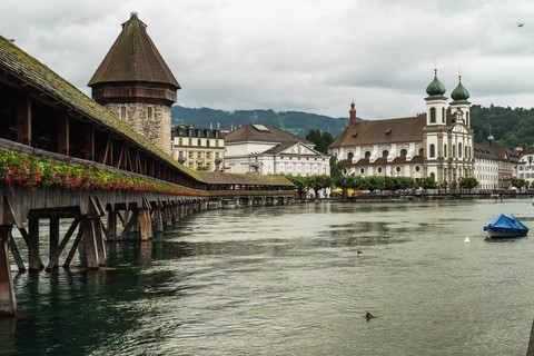 Pont de Lucerne Kappellbrücke et tour d'eau Wasserturm Lucerne Suisse