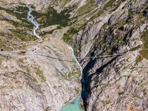 Vue sur la vallée et le Triftwasser Pont du Trift Suisse