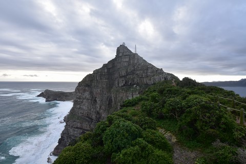 Vue sur l'ancien phare depuis le sentier menant à Cape Point Péninsule du Cap
