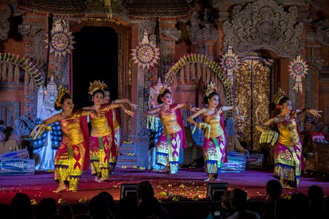 Specatcle de danse Legong Mahabharata Ubud Palace Bali Indonésie